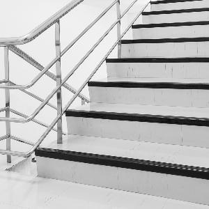 Perfil Antideslizante L Para Escaleras Pvc - Negro - 3.5X100 cm