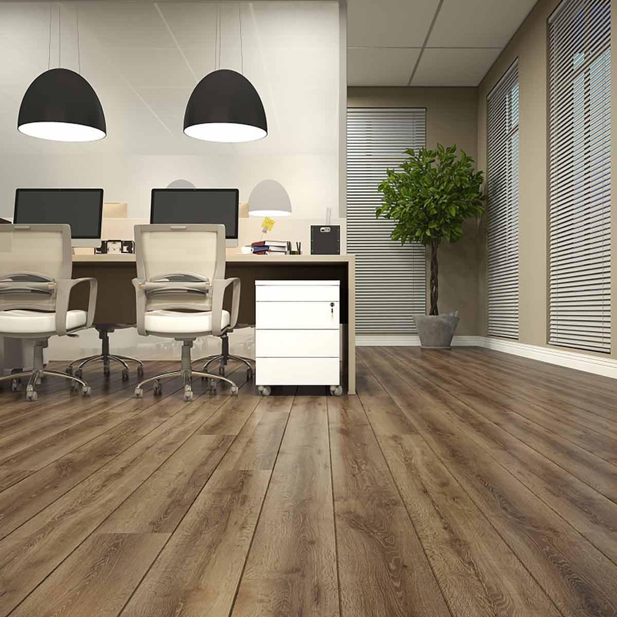 Piso Laminado Studio Arenal AC4 Marrón Mate - 18.7X134 cm - 2.25 m2