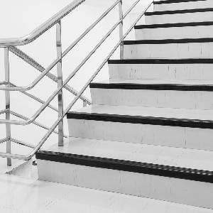 Perfil Antideslizante L Para Escaleras Pvc - Negro - 3.5X100 cm